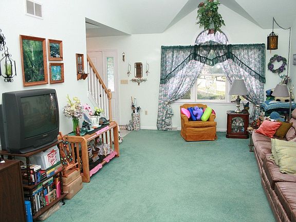4th image of 2 Chapel View Dr