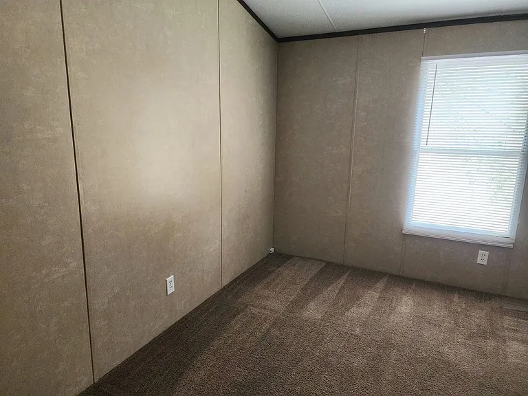 413 N Avenue K — Photo 14