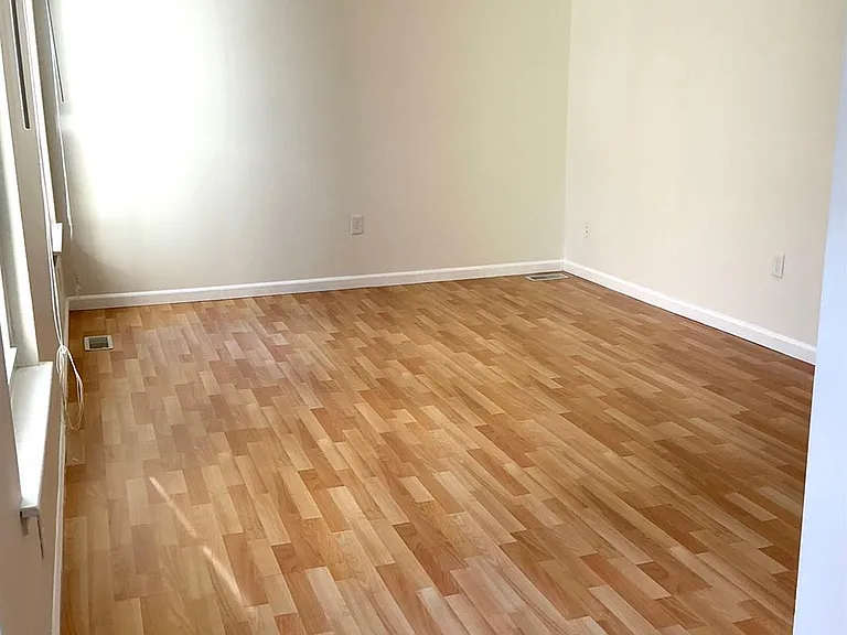 246 Hyde Park Rd — Photo 15
