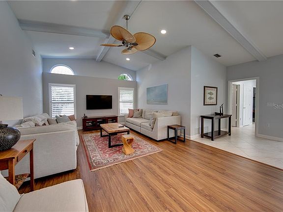 5th image of 1670 Valley Dr