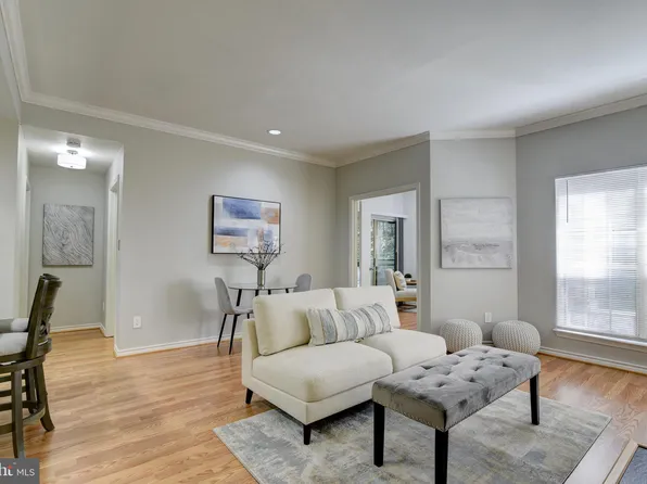 12157 Penderview Ter APT 806, Fairfax, VA 22033