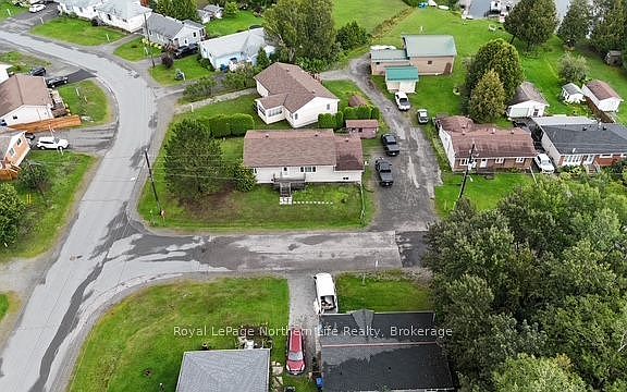 3rd image of 3 Cedar Ave