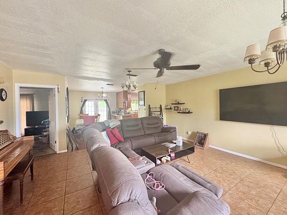 5th image of 206 Loesch Dr