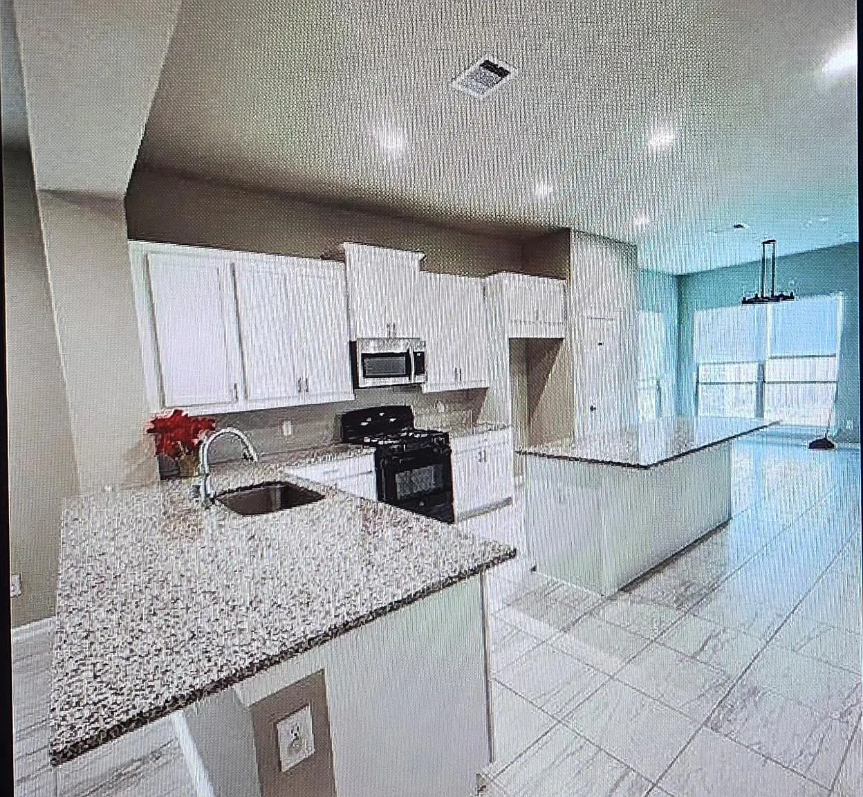 3 bed, 2.0 bath, 1722 sqft, $2,400 — Photo 2