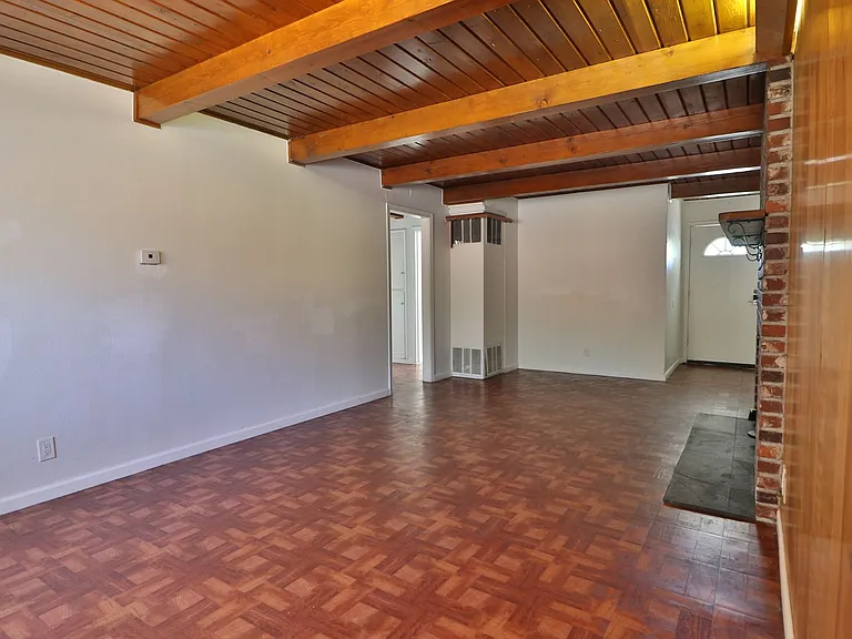 ONE TIME - 975 Southworth Dr — Photo 8