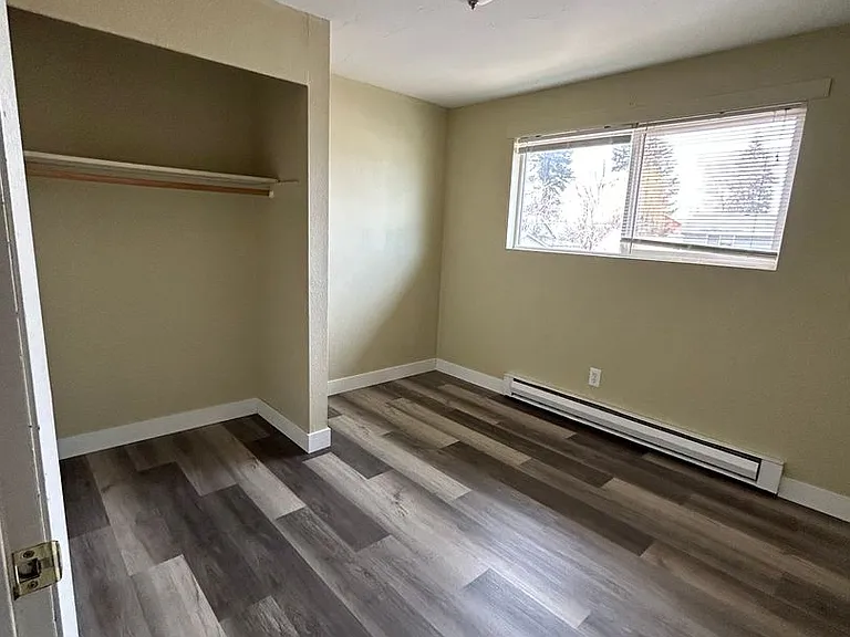 312-326 W Collins St — Photo 18