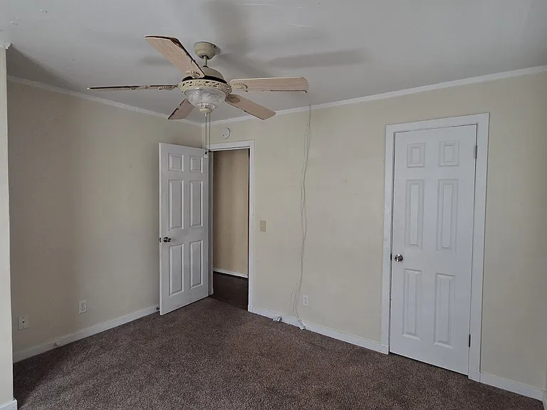 215 E Myrtle Dr — Photo 13