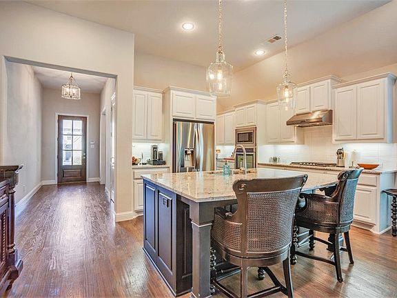 5th image of 2156 Balcones Dr