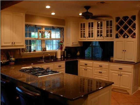 4th image of 705 Alonda Dr