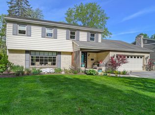 682 Plumtree Rd, Glen Ellyn, IL 60137