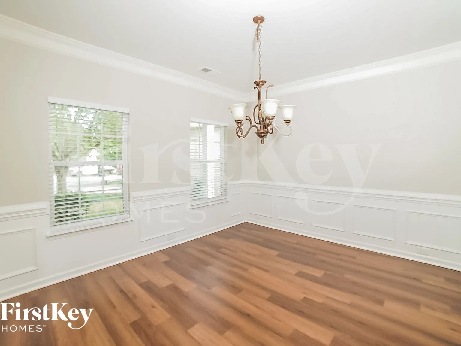 4 bed, 2.5 bath, 2392 sqft, $2,335 — Photo 3