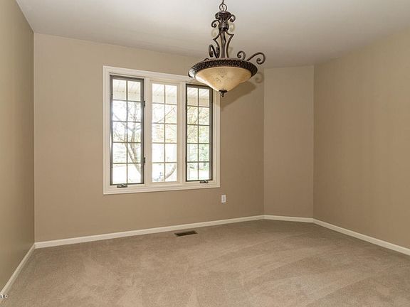 5th image of 2863 Sleepy Hollow Dr