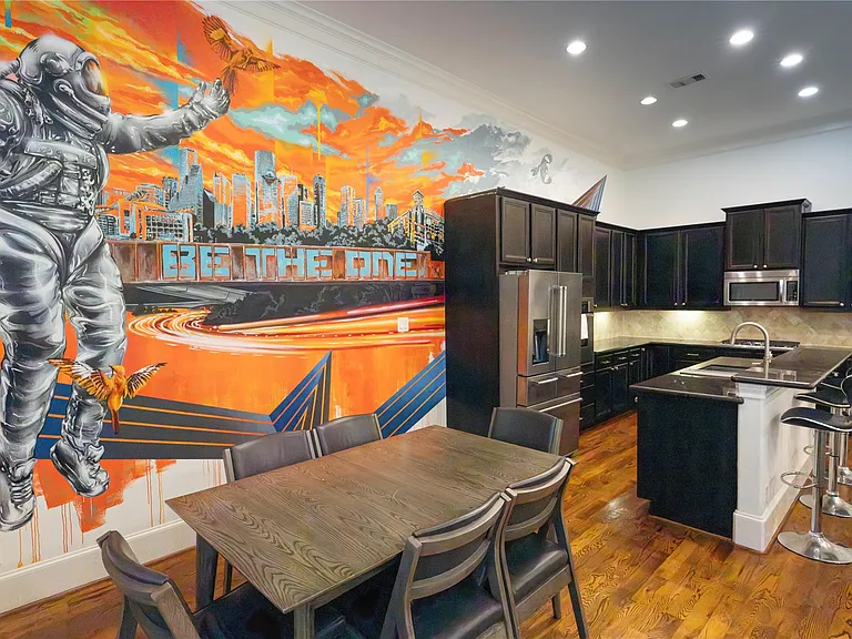9429 London Bridge Sta — Photo 6