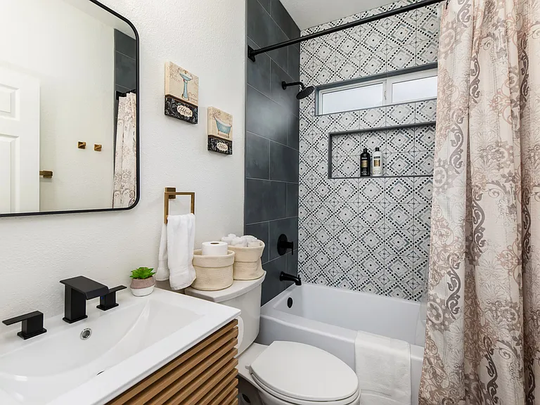 2971 Franklin Ave — Photo 19