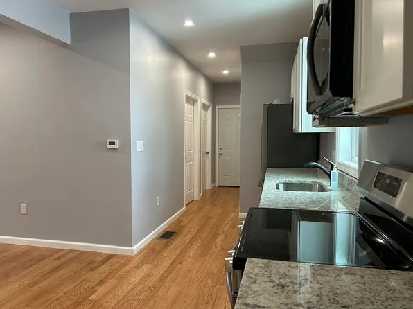 48 Hastings St #1, Lowell, MA 01851