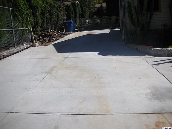 5th image of 10216 Hillhaven Ave