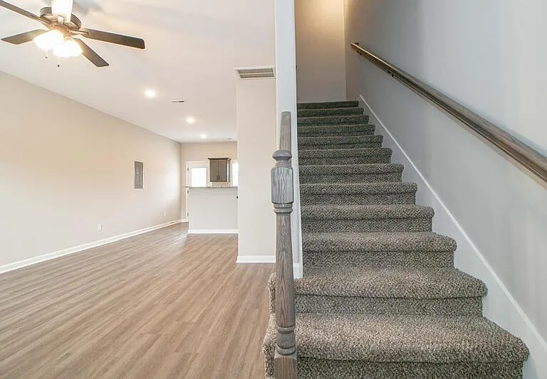 1115-E1 Hillwood Dr — Photo 14