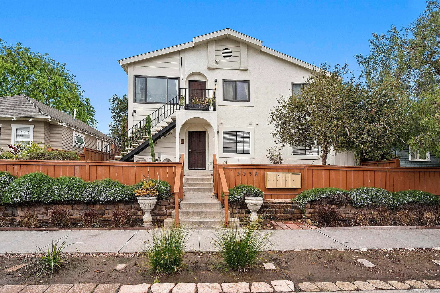 3 bed, 994 sqft, $4,400 — Photo 1