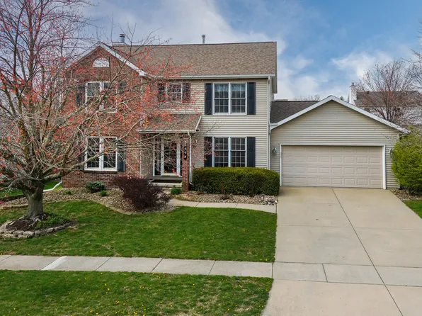 3114 Providence Dr, Bloomington, IL 61704