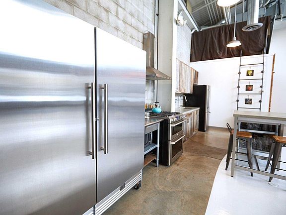 5th image of 451 E Mound St #453