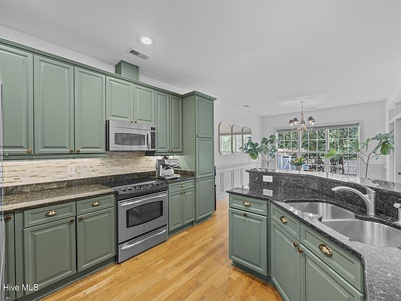 3rd image of 322 Lockerby Lane