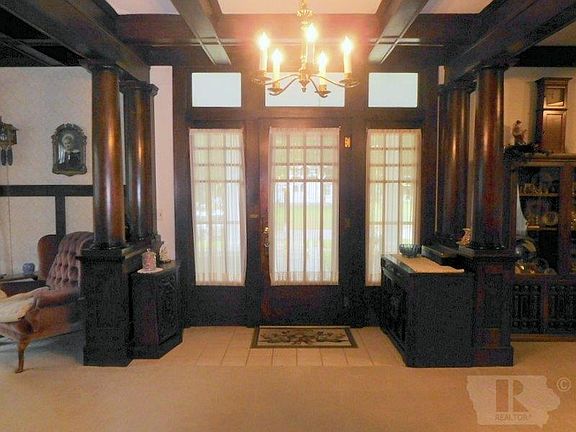 2nd image of 106 W Park St