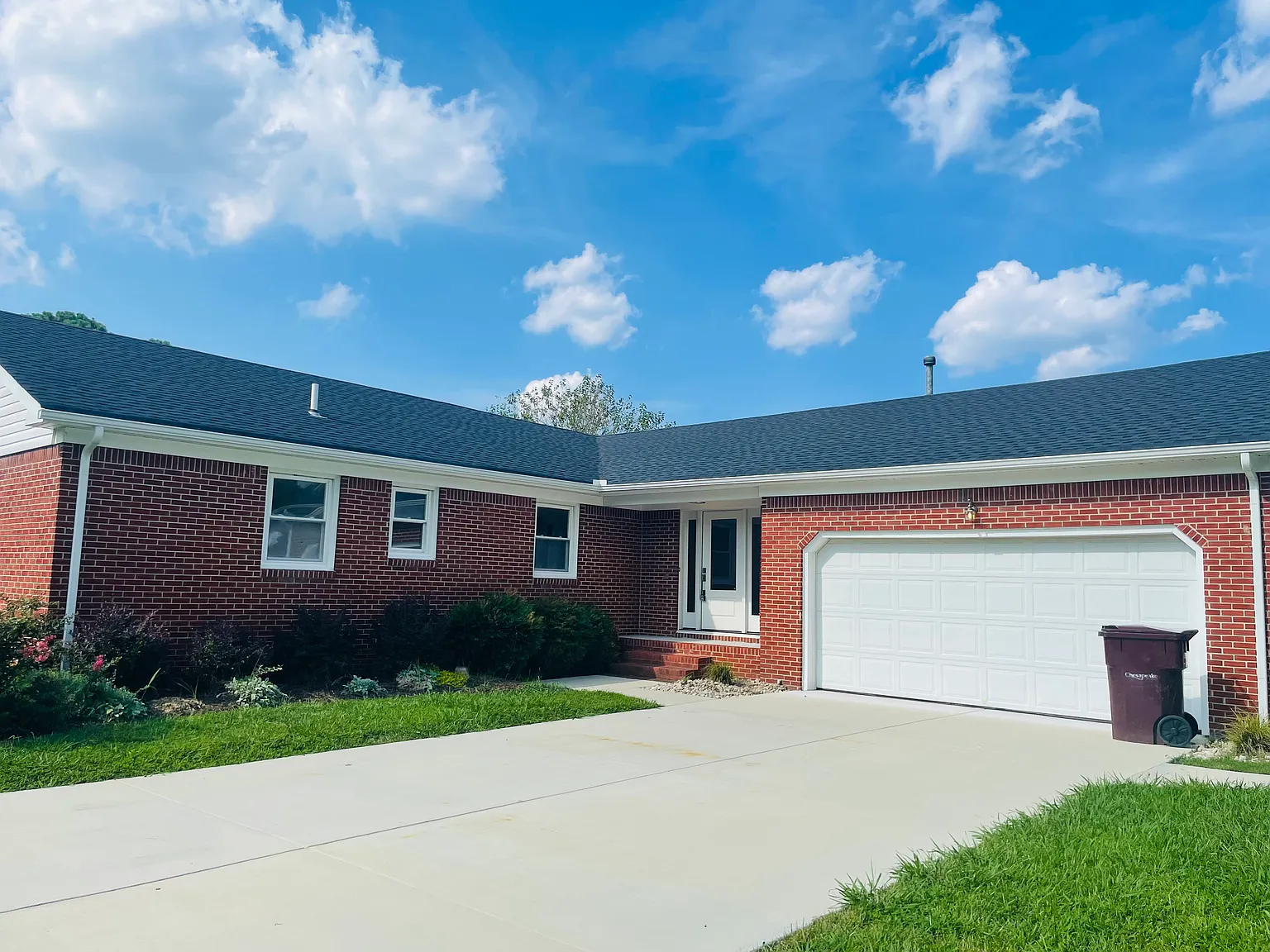 4 bed, 2.5 bath, 2123 sqft, $2,795 — Photo 1