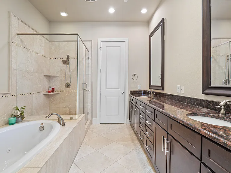 675 S Cesar Chavez Blvd — Photo 8