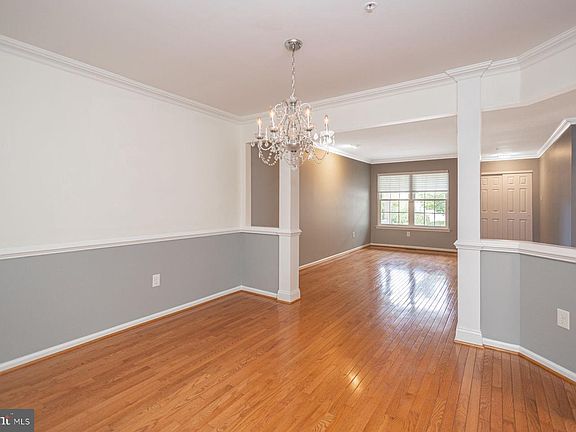 5th image of 102 Waverly Ln #4