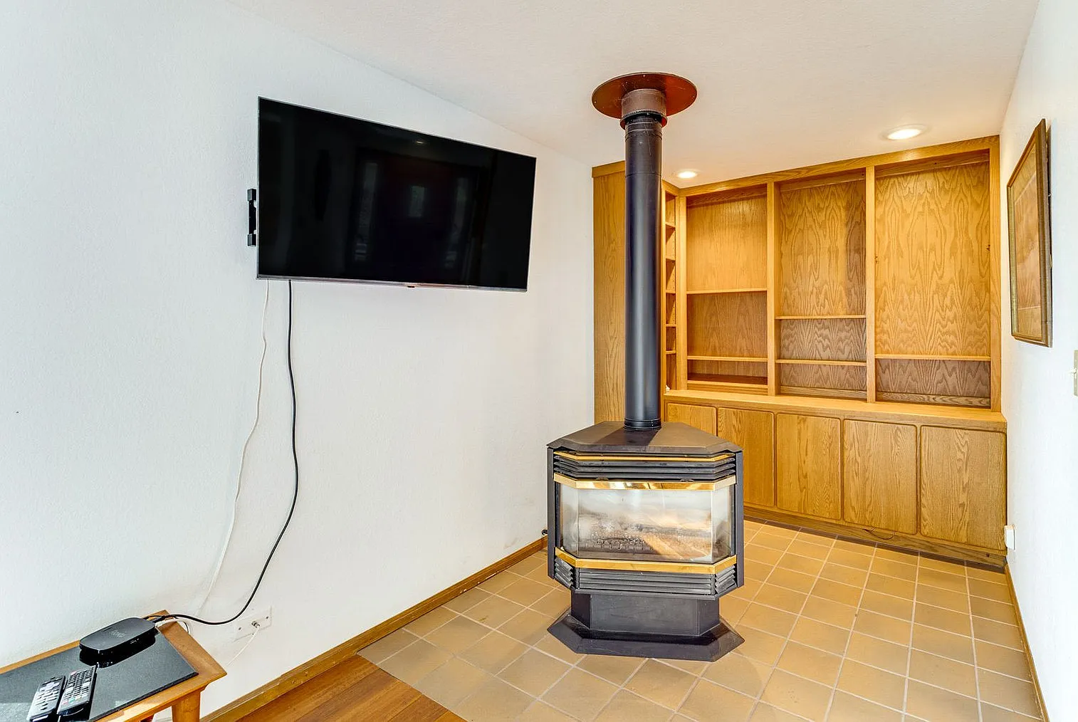 2 bed, 2.0 bath, 1991 sqft, $4,120 — Photo 3