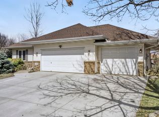 2334 Manuela Dr, Chaska, MN 55318
