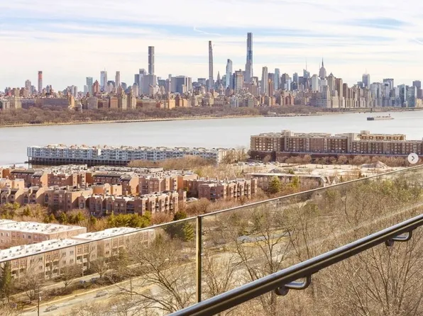 320 Adolphus Avenue image 2 of 27