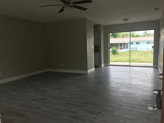 3rd image of 3826 Manatee Dr SE