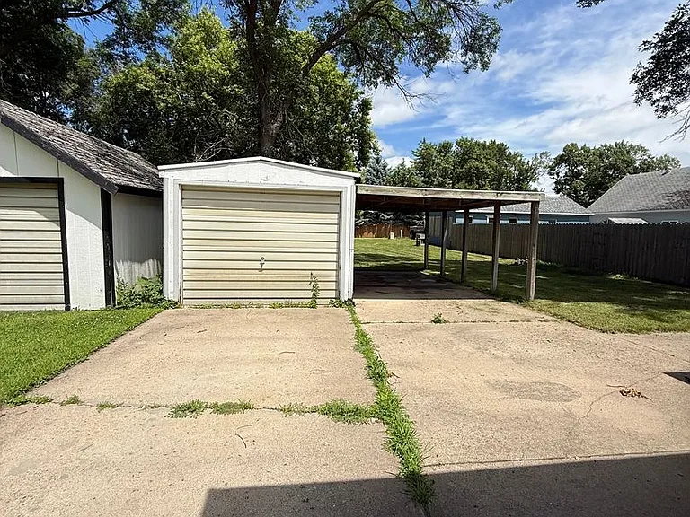 721 E Kemp Ave — Photo 22