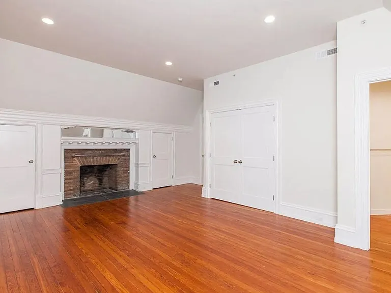 143 W Walnut Ln — Photo 8