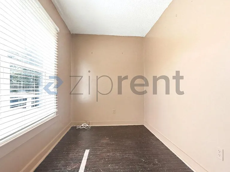 1301 N 6th Ave — Photo 3