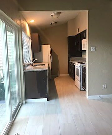 2nd image of 1318 Summerwood Ln