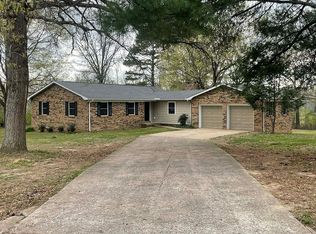 1206 Green Valley Dr, Paris, TN 38242