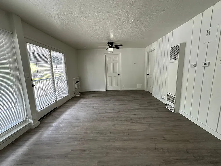 951 N Redwood Rd — Photo 3