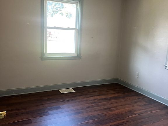 5th image of 317 E McKnight Dr