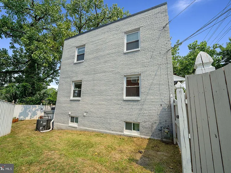 3243 15th Pl SE — Photo 17