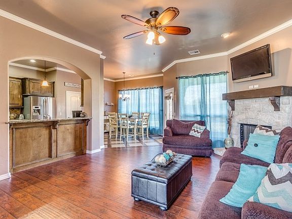 3rd image of 927 Ashwood Ln