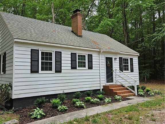 3rd image of 121 Blue Water Dr