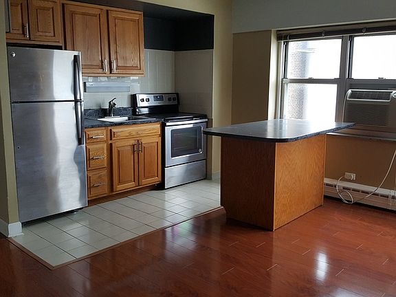 3rd image of 4970 N Marine Dr APT 1223