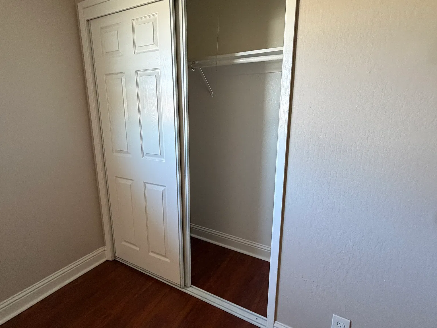 2 bed, 800 sqft, $2,395 — Photo 2