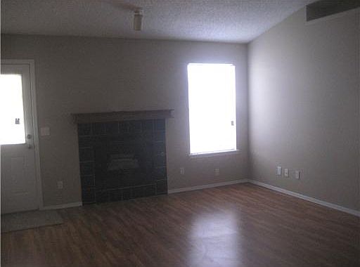 3rd image of 1389 N Caddo Ave