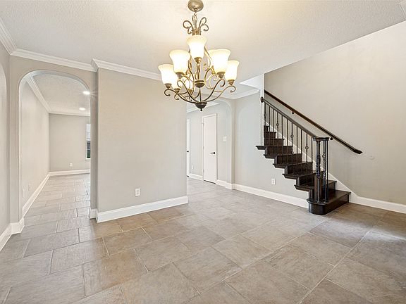 4th image of 604 Alcove Dr