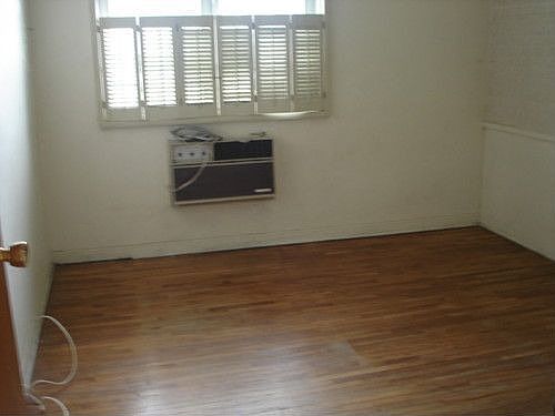 2nd image of 931 NE 154th St