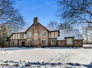 44 Old Lake Rd, Hawthorn Woods, IL 60047