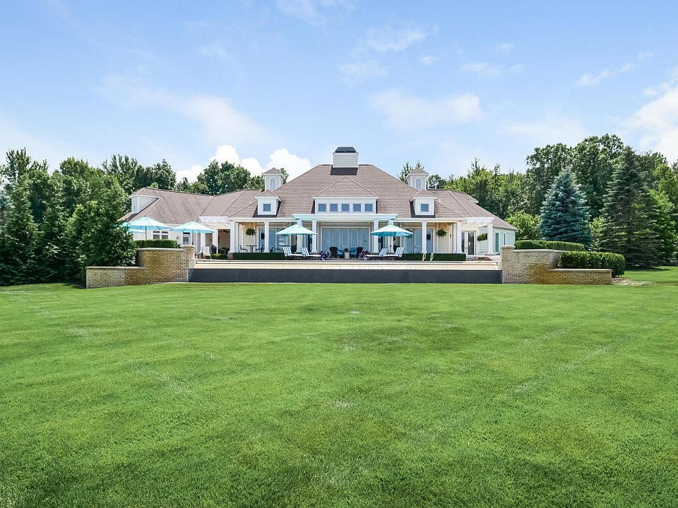 10195 Hanna Lake Ave SE, Caledonia, MI 49316 Zillow